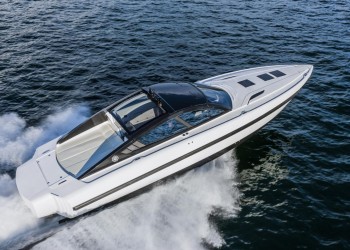 Revolver Boats al suo debutto in Medio Oriente con il rivoluzionario Revolver 44GT.