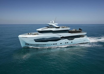 Numarine Serie 32XP – Venduto lo scafo n.1