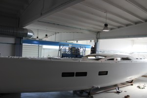 Il nuovo Mylius 65' Raised Saloon all'interno del cantiere di Podenzana
