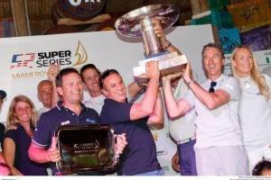 L'equipaggio di Azzurra festeggia la vittoria alla Miami Royal Cup