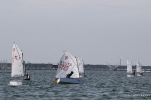 Iniziata con 3 regate la 3^ tappa del Trofeo Optimist Italia Kinder + Sport a Ravenna