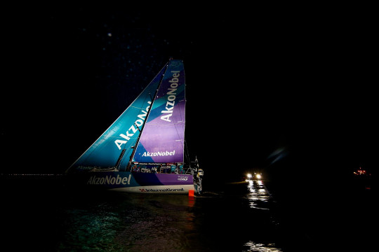 Team AkzoNobel, dello skipper olandese Simeon Tienpont si aggiudica il terzo posto nella settima tappa della Volvo Ocean Race
