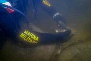 I palombari della Marina Militare hanno rimosso i residuati bellici del primo conflitto mondiale che sono stati consegnati agli artificieri della Brigata Alpina Julia