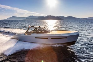 The new Mazu 52HT: generous interior volume and deck space