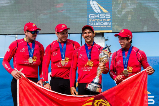 Robertson masters Marstrand for second world title