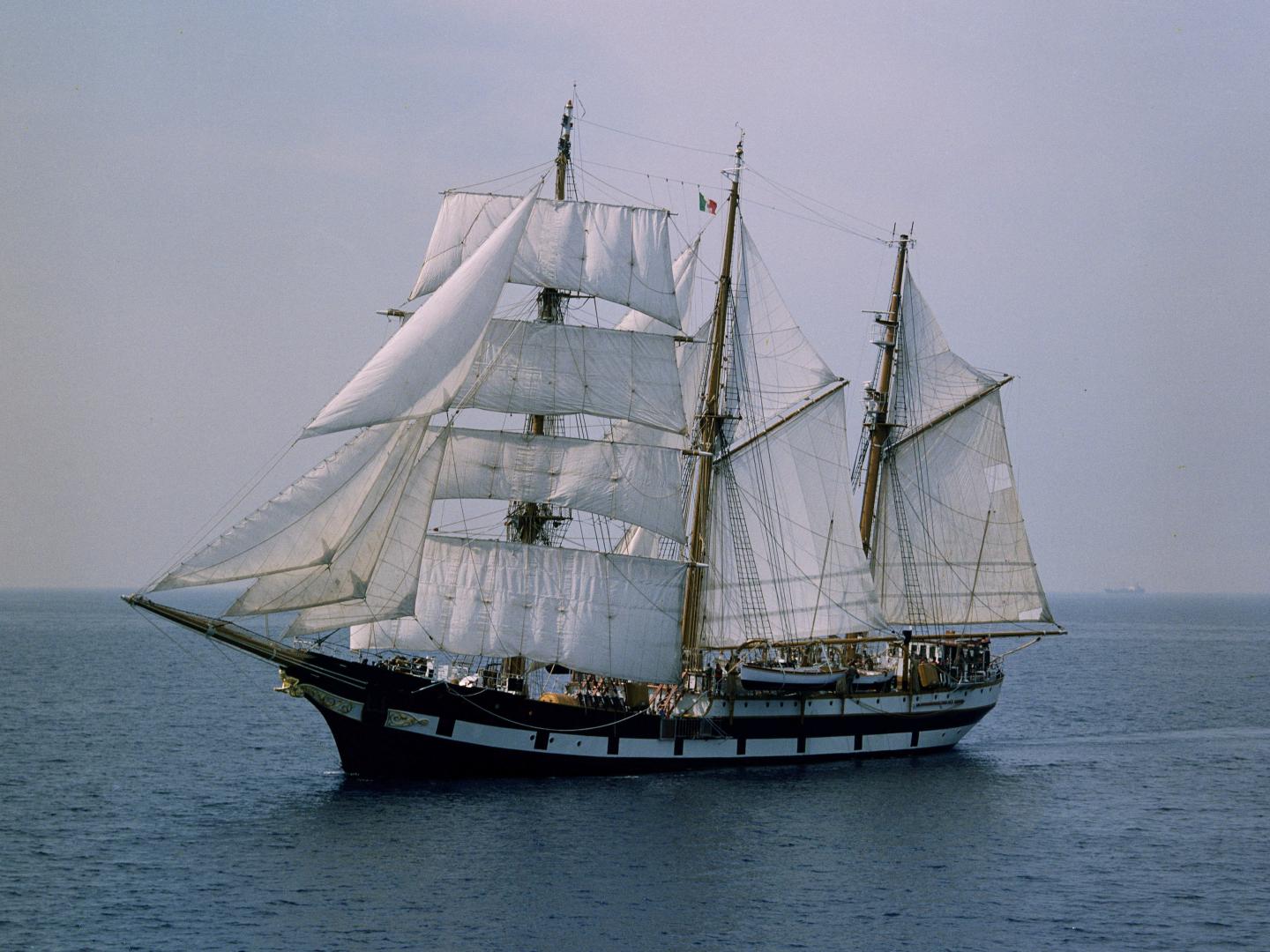 La Nave scuola Palinuro (© Marina Militare)