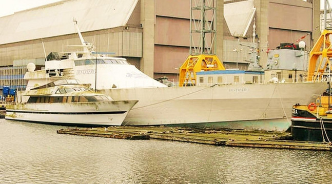Il Destriero in disarmo nei Cantieri Lürssen vicino Brema