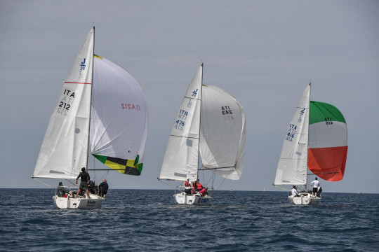 SVI: Ultimo fine settimana dedicato a J24, Laser e agli Optimist