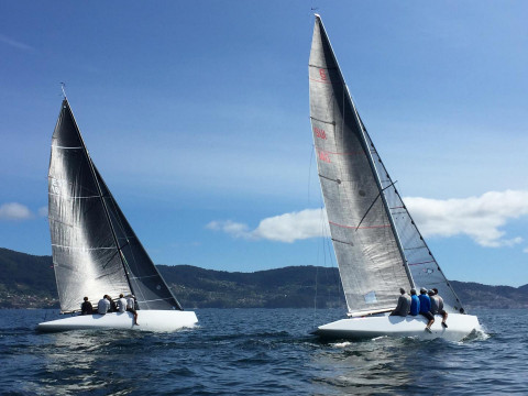 'Stella' (left) and 'Ginkgo Too' (right), sailing in Sanxenxo.