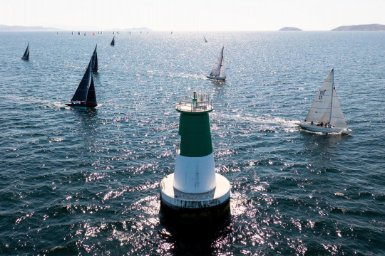 'Bribon 500' enters the fight, and 'Thisbe' strengthens their lead in the Xacobeo 6mR Europeans