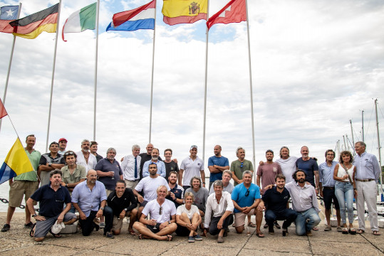 Two perfect races on day one of 2022 Star South American Championship