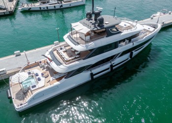 34m Benetti motor yacht Grateful listed for sale with Floating Life