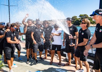 FlyingNikka vince il Maxi Class Line Honours Trophy