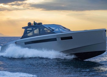 New images of the Evo R+, the innovative 18m with a sleek profile
