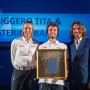 I Velisti dell'Anno 2024, Caterina Banti e Ruggero Tita, con Giangi Razeto che ha creato l'Oscar della Vela