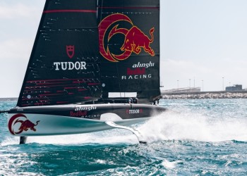 Il team Youth & Women di Alinghi in acqua a Barcellona con gli AC40
