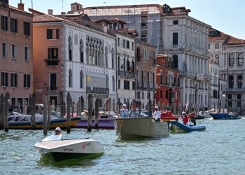 Arsenale affollato per il sabato del Salone Nautico Venezia 2024