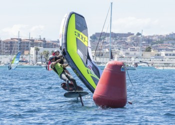 Nicolò Spanu vince la quinta tappa del Trofeo Coppa Italia di Wingfoil