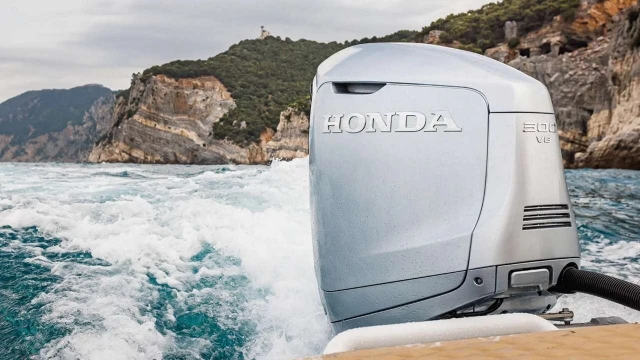 Nuovo Honda BF300 V8
