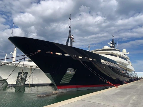 M/Y Alfa Nero, con i suoi 82 metri di LOA è la barca più grande tra le 70 esposte al MYBA Charter Show 2025