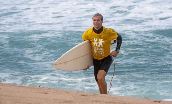 A giugno al via la stagione del surf tra le onde della Marinedda