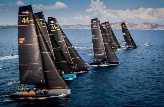 Gli undici RC44 sulla linea di partenza della Porto Cervo Cup.

﻿Crediti foto: Sailing Energy/44 Cup