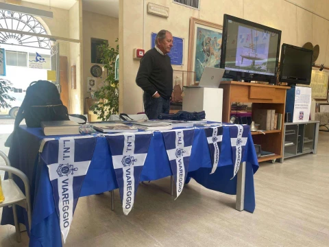 La Lega Navale Italiana Sezione di Viareggio porta la scuola in mare