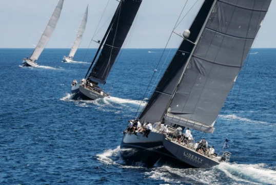 Dodici yacht Southern Wind coloreranno la Giorgio Armani Superyacht Regatta