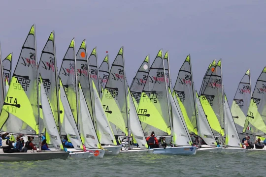 Regata Nazionale RS Feva, al CV Ravennate oltre cento giovani in regata fino al 2 giugno