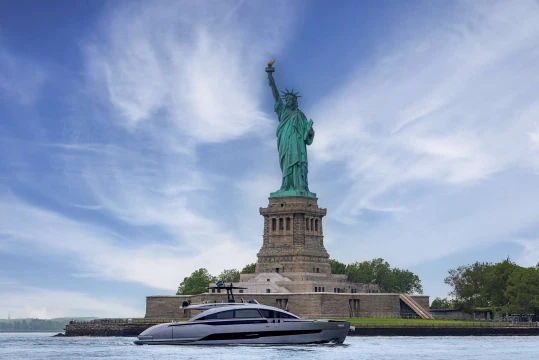 Da New York agli Hamptons, Pershing GTX80 conquista l’Atlantico