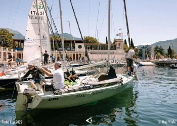 Sole, vento e strategia: la Turbocup fa tappa a Riva del Garda