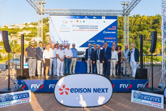 La cerimonia di apertura del Campionato Italiano Assoluto di Vela d’Altura Edison Next a Capo d’Orlando, in Sicilia