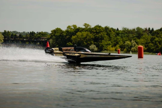 Team Brady wins E1 Lago Maggiore GP