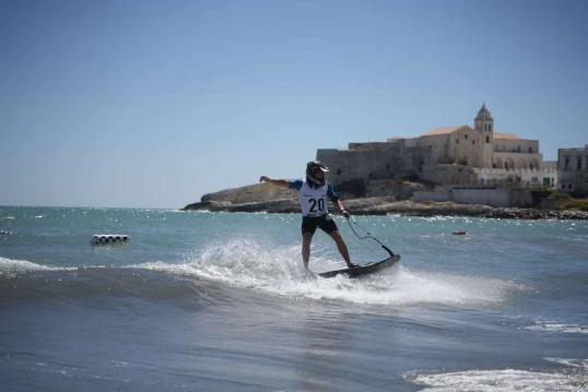 Maestrale e adrenalina a Vieste per il Campionato Italiano di Motosurf