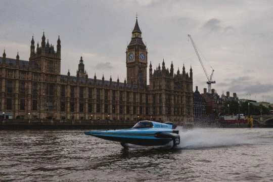 E1 electrifies London in showrun homecoming