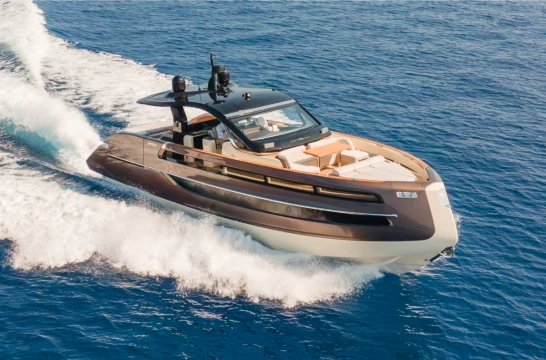 Invictus Yacht presenta ST550 e TT550 al Cannes Yachting Festival 2025