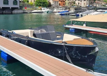 Frauscher 686 Lido restaurata dal Cantiere Nautico Feltrinelli