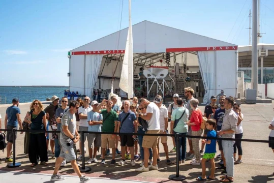 Luna Rossa, grande successo per l’Open Day alla base di Cagliari