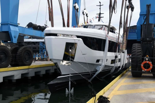 Varato presso il cantiere Lusben di Viareggio il primo Azimut Grande 30m