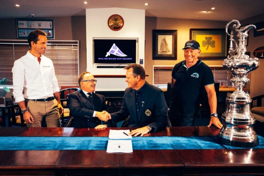 La firma del Protocollo America's Cup 38