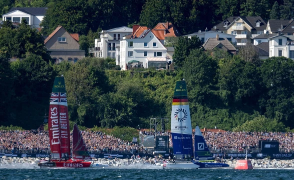 Australia lead fleet after record-setting opening day in Germany