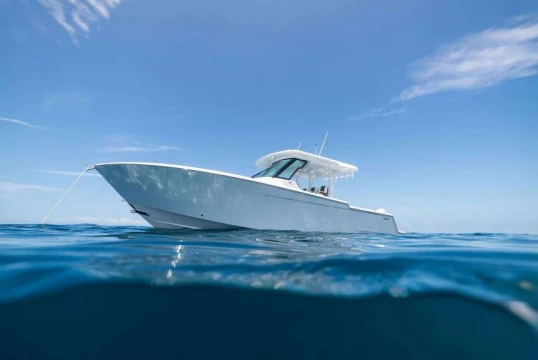 Bertram auf der Salone Nautico di Genova mit zwei Center-Console-Modellen: 39CC und 34CC