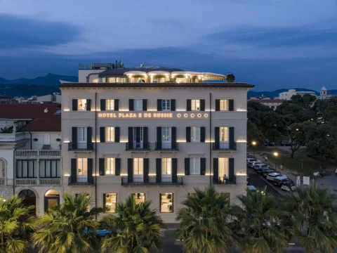 Plaza e de Russie, l’hotel 5 stelle di Viareggio punto di riferimento per armatori e cantieri
