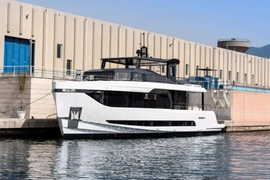 Arcadia Yachts vara il primo A80New, game changer che rispetta il mare