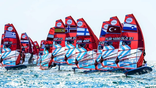 iQFOiL U23 World Championships windy day 2 in Portimão