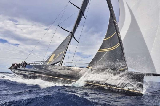 Il WallyCento V al comando della classifica provvisoria nella classe Maxi 1.

﻿﻿Crediti foto: Rolex/Carlo Borlenghi