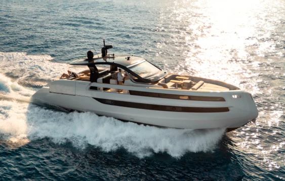 New Invictus TT550 captivates Genoa International Boat Show