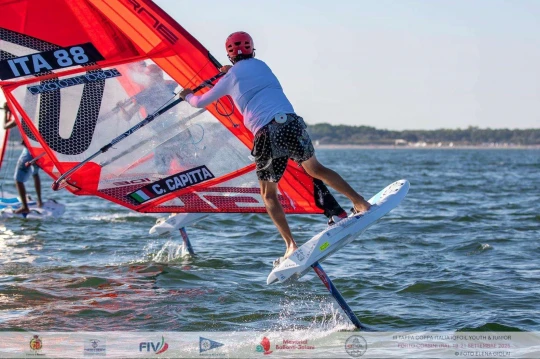 Claudio Capitta primeggia tra gli under 15 a Ravenna, nella III Tappa di Coppa Italia di iQFOiL
