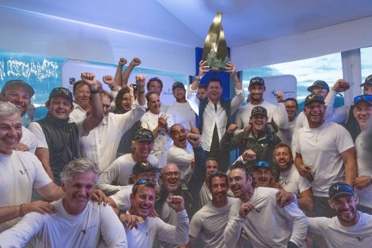 Karel Komárek and his V team celebrate their victory. Photo: Gilles Martin-Raget/www.martin-raget.com