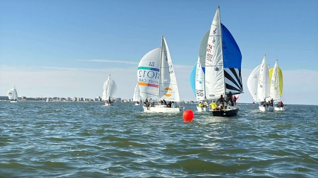 Il J24 della SVMM La Superba vince la Regata Nazionale J24 di Cervia